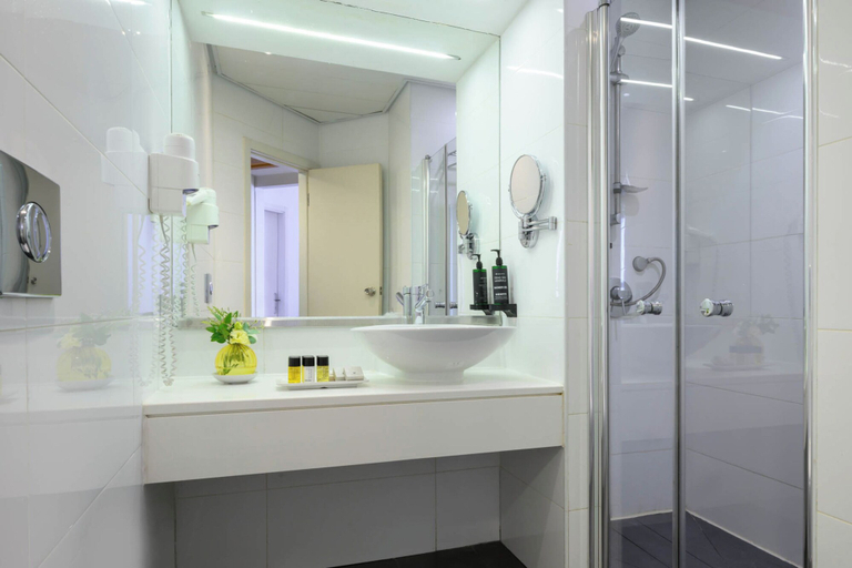 Bathroom 5, Prima Park Hotel