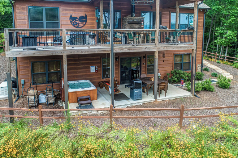 Exterior & Views 2, Lazy Days Cabin, Gilmer