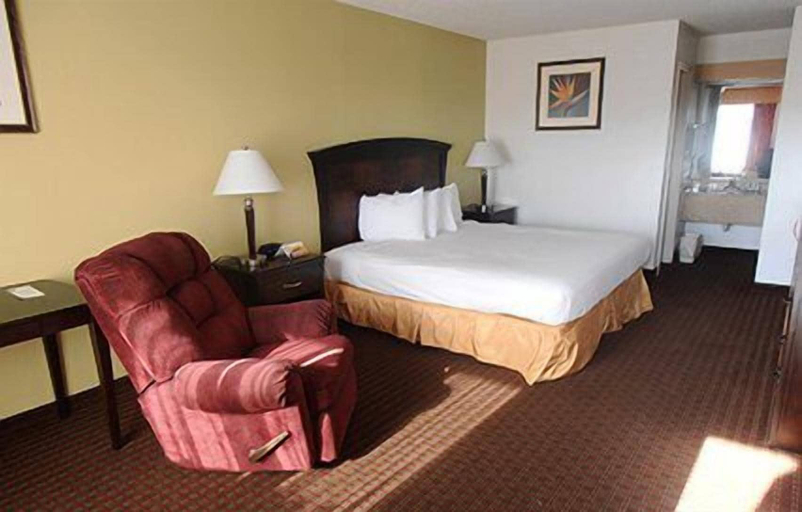 Bedroom 3, Quality Inn Plainview, Hale