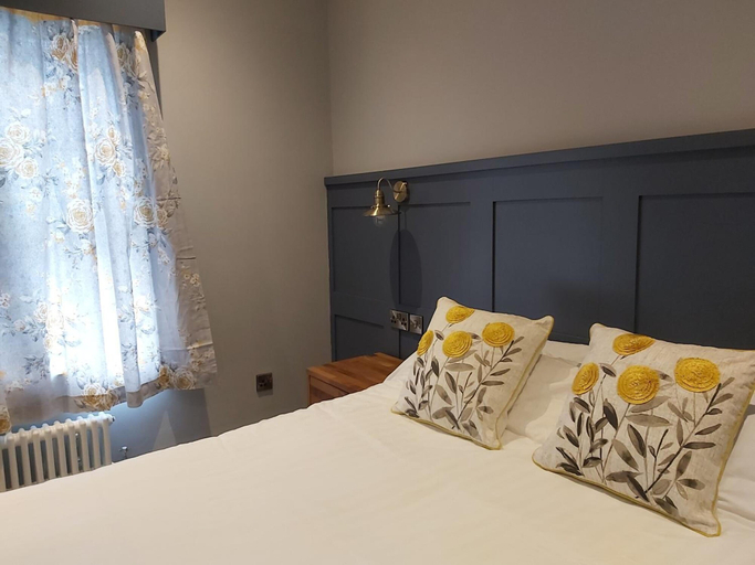 Bedroom 4, The Northwick Arms, Worcestershire