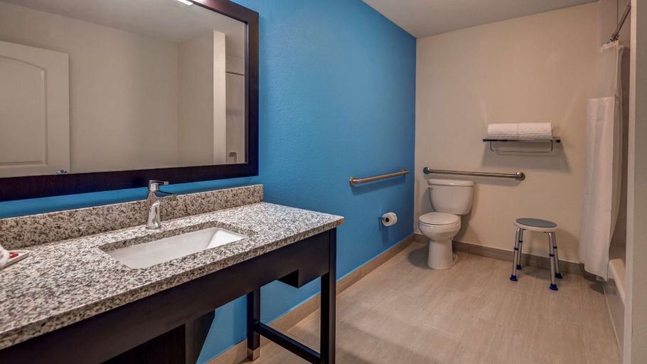 Bathroom 4, SureStay Plus Hotel by Best Western Humble, Houston