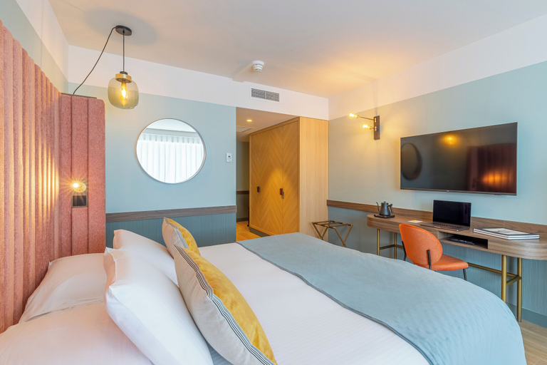 Bedroom 3, Riviera – Hotel, Restaurant & Spa (formerly Golden Tulip Aix les Bains), Savoie