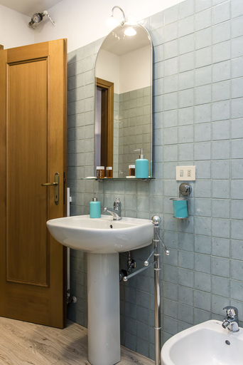 Bathroom 5, Borgo Pinti Apartment, Florence