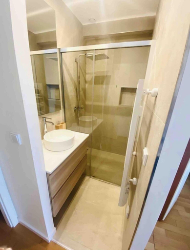 Bathroom 2, Large Retro Chic Flat 100m2 in City Center - Parking, Luxembourg