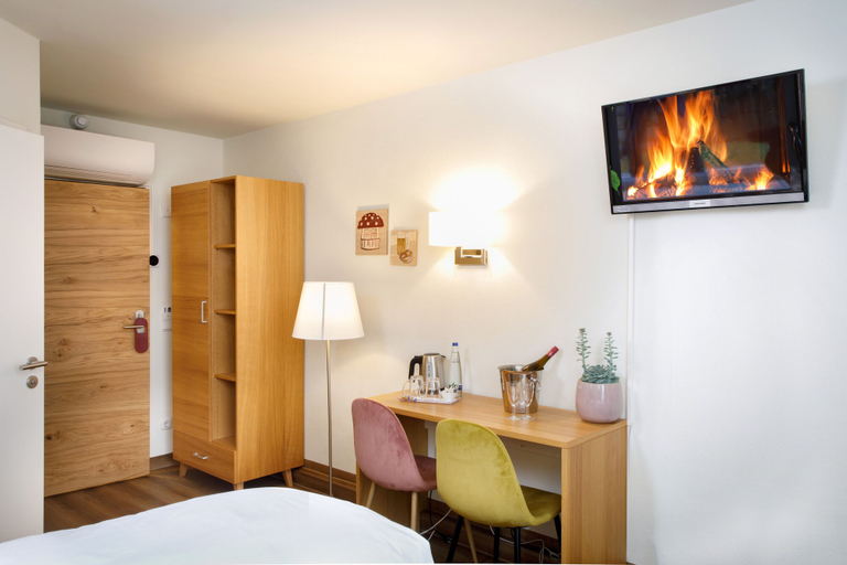 Bedroom 2, Hotel Am Peterstor, Regensburg