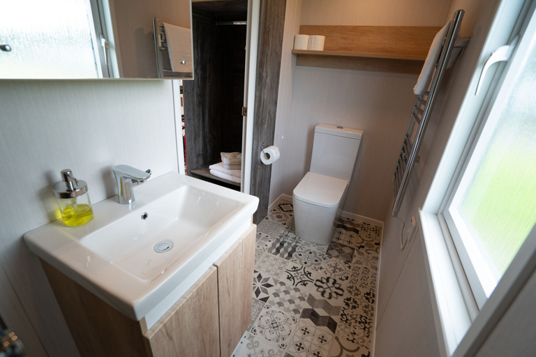 Bathroom 4, Gulliver's Hotel, Warrington