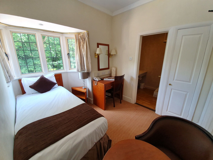 Bedroom 3, Farnham House Hotel, Surrey