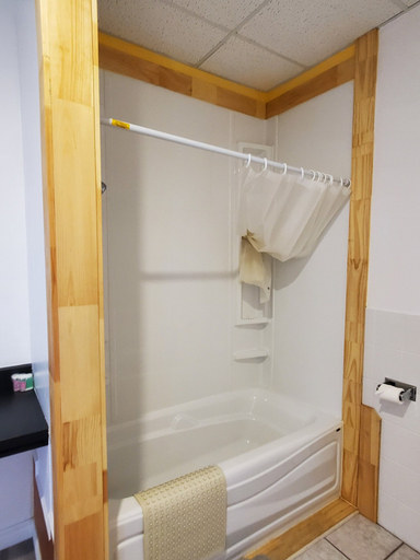 Bathroom 4, Norse Skol Accommodations, Division No. 9