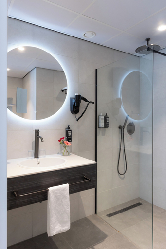 Bathroom 5, ibis Styles Den Haag Scheveningen, The Hague