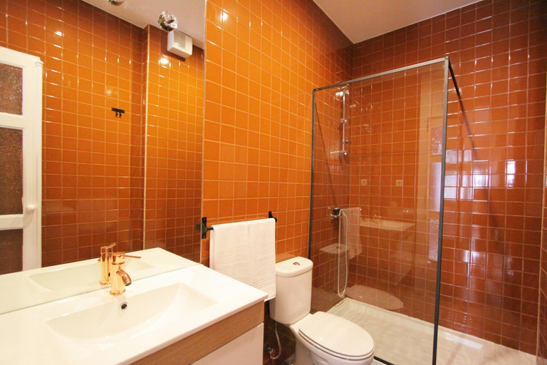 Bathroom 3, Duque de Loulé, Porto