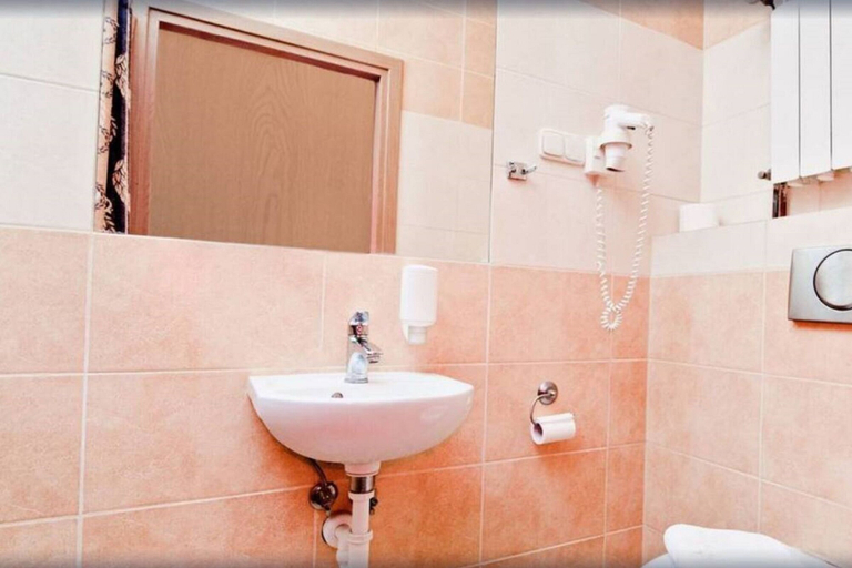 Bathroom 4, Aparthotel Miodosytnia, Kraków City