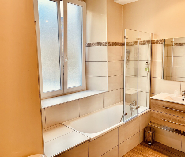 Bathroom 5, Hotel Restaurant Le Repère, Isère