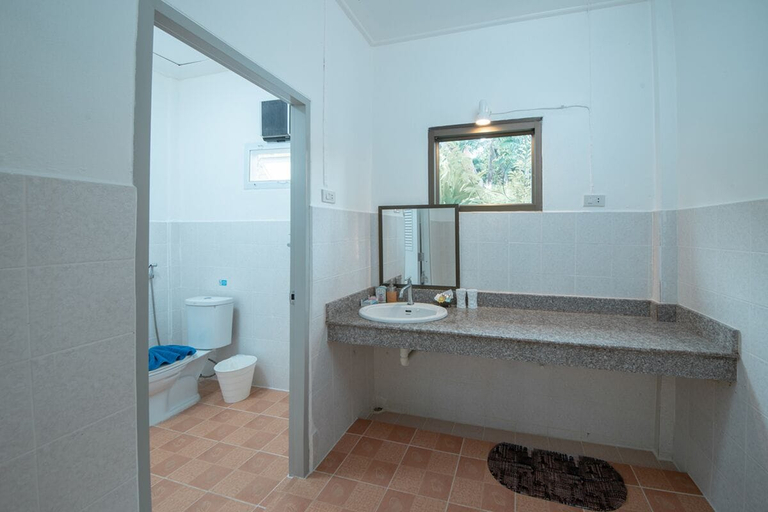 Bathroom 4, Bay Beach Resort, Ko Samui