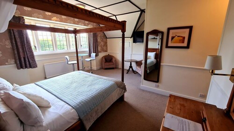 Bedroom 3, Farnham House Hotel, Surrey