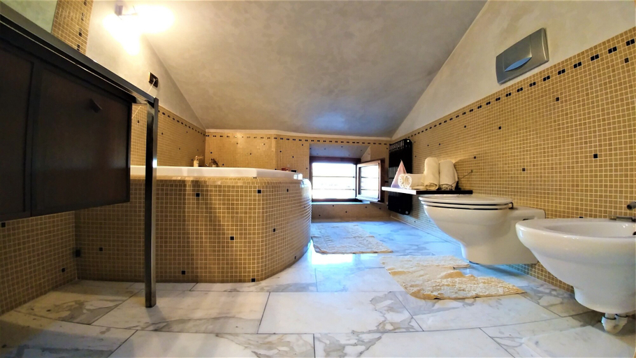 Bathroom 5, Dreaming Arena Rooms, Verona