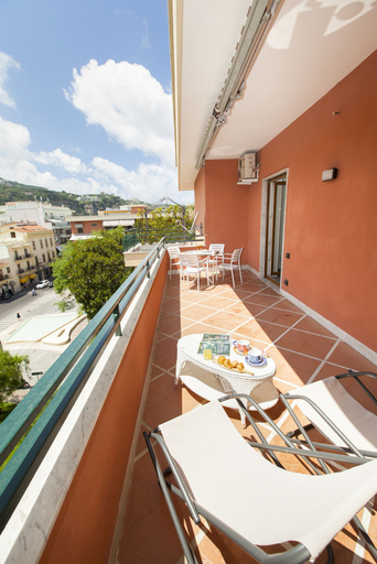 Others 5, Casa Katia, Napoli