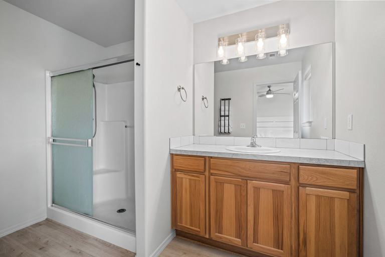 Bathroom 4, Redmond Getaway Hub Adventure Awaits!, Deschutes