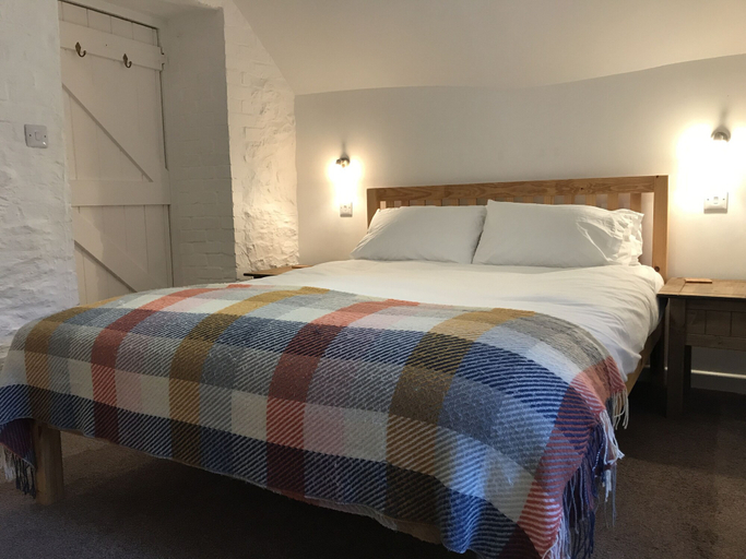 Bedroom 2, Lucy's Tearoom B&B, Gloucestershire