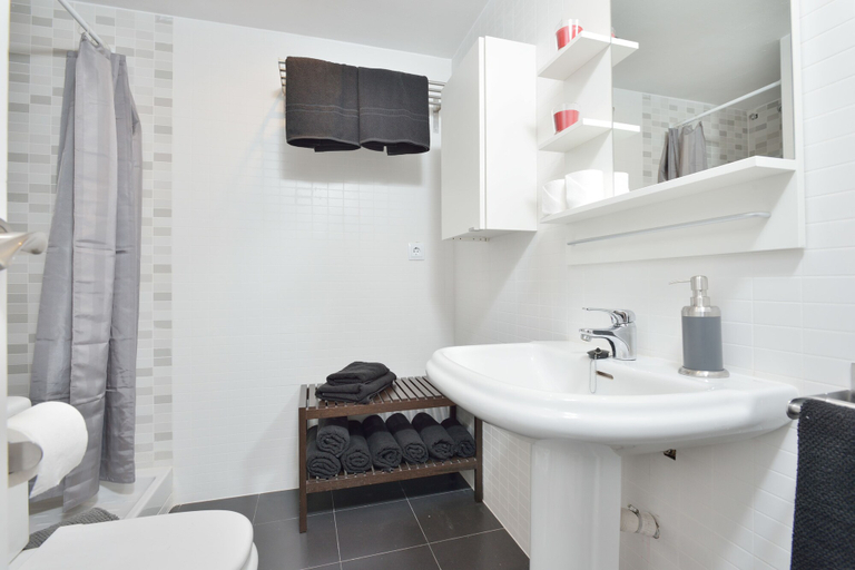 Bathroom, Sitges Trip Apartment Flors, Barcelona