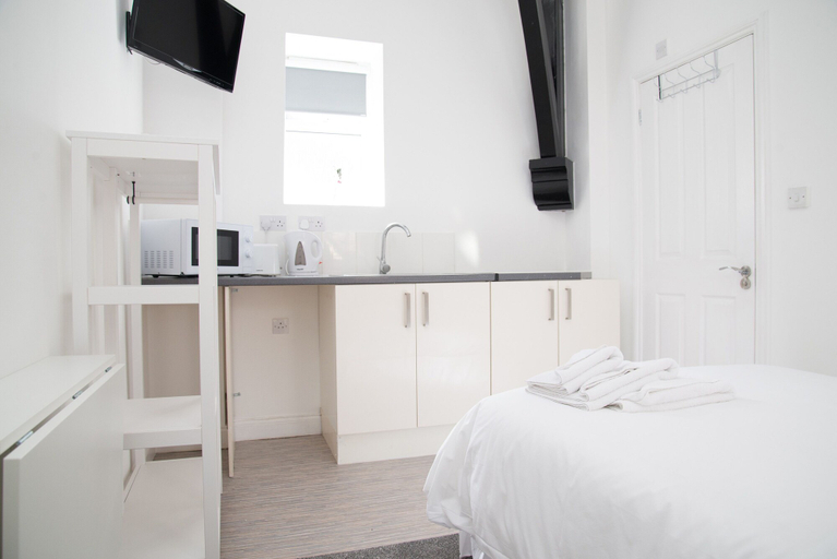 Bedroom 2, Beckenham High Street, London