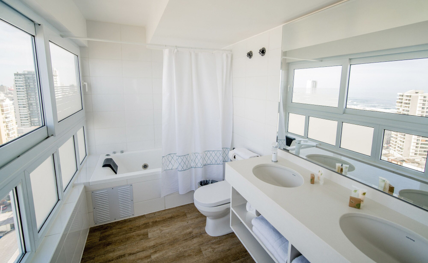 Bathroom 3, Gran Cavancha Hotel & Apartment, Iquique