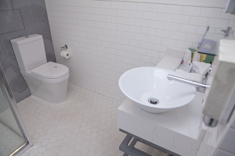 Bathroom 4