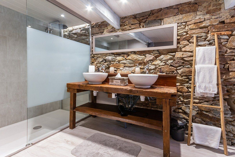 Bathroom 5, Le Moulin des Tréans, Loire-Atlantique