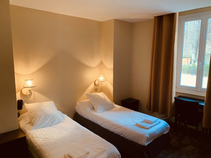 Bedroom 2, Hotel Restaurant Le Repère, Isère