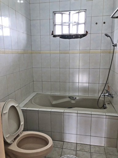 Bathroom 3, Torente Vacation House, Tagaytay City