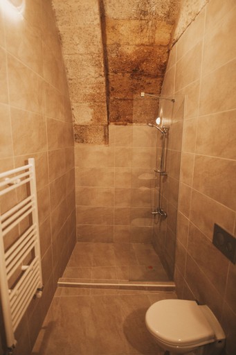 Bathroom 5, Eagle Cave Inn, Ürgüp