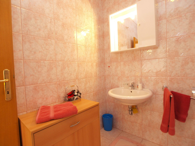 Bathroom 3, Apartment 72, Pula