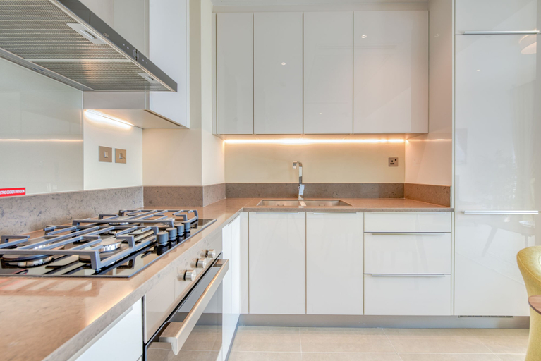 Private kitchenette, R&H Marina Gate, Dubai