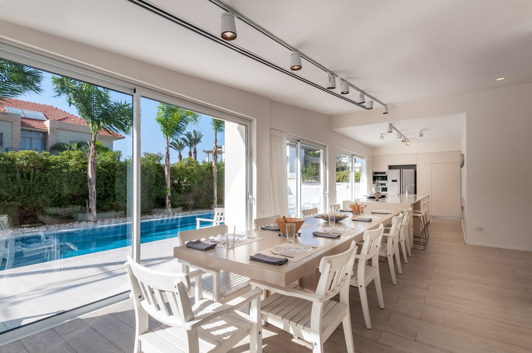 Food & Drinks, Magical Villa in Herzliya