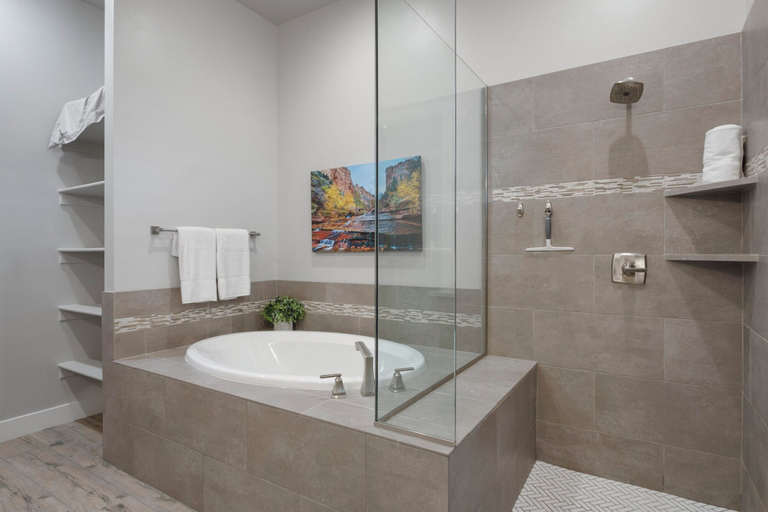 Bathroom 4, Adventure Awaits in Ocotillo, Washington