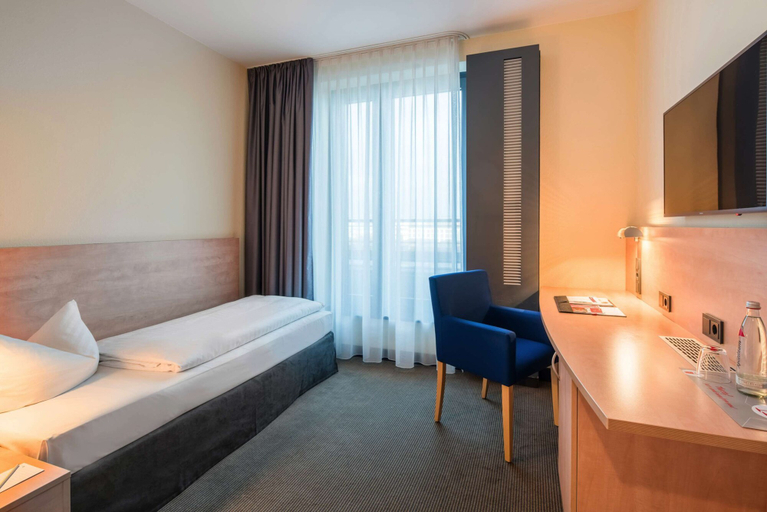 Bedroom 2, IntercityHotel Hamburg Hauptbahnhof, Hamburg