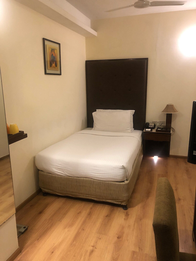 Bedroom 2, The Shalimar Hotel, Mumbai City