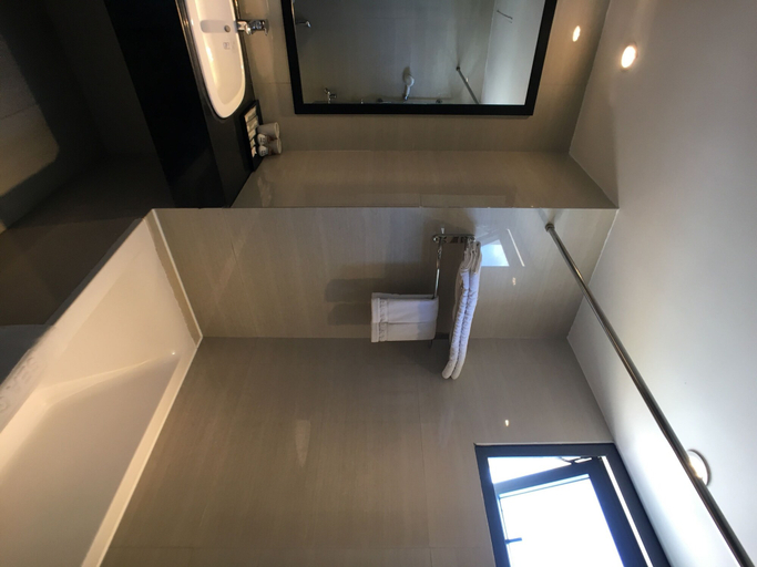 Bathroom 5, Sea Garden Hotel, Da Nang