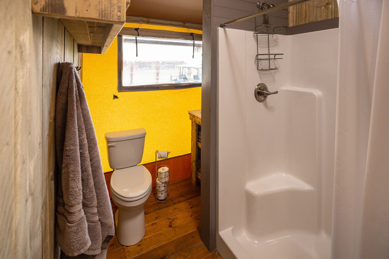 Bathroom 4, Sankoty Lakes, Woodford