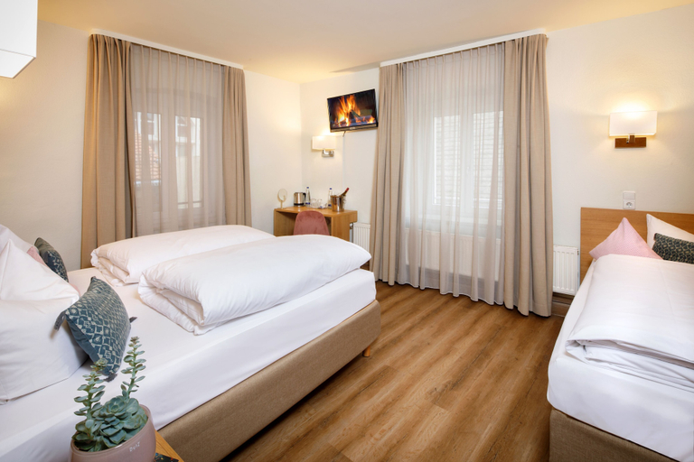 Bedroom 2, Hotel Am Peterstor, Regensburg