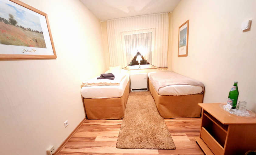 Bedroom 3, Hotel LANDHAUS KÜRRENBERG, Mayen-Koblenz