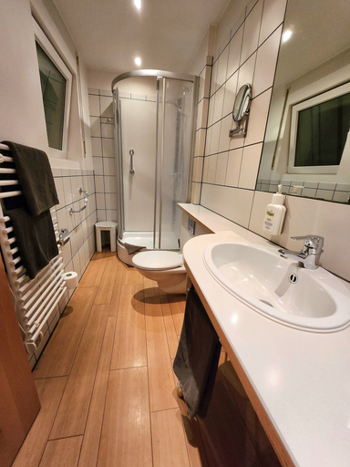 Bathroom 5, Hotel LANDHAUS KÜRRENBERG, Mayen-Koblenz