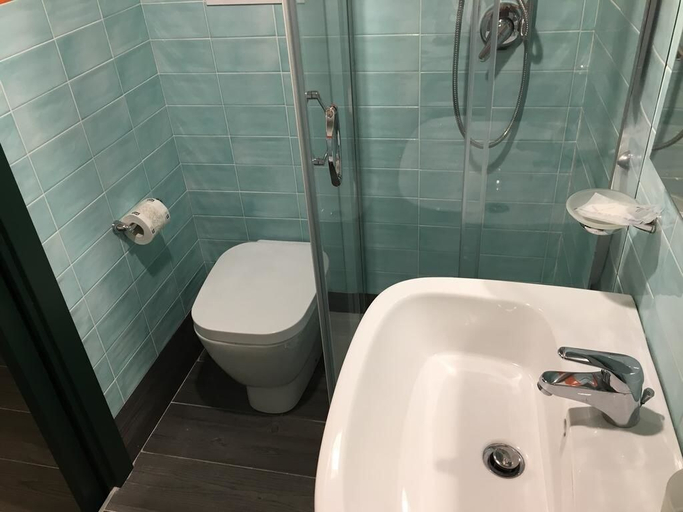 Bathroom 5, Bien-Bì, Napoli