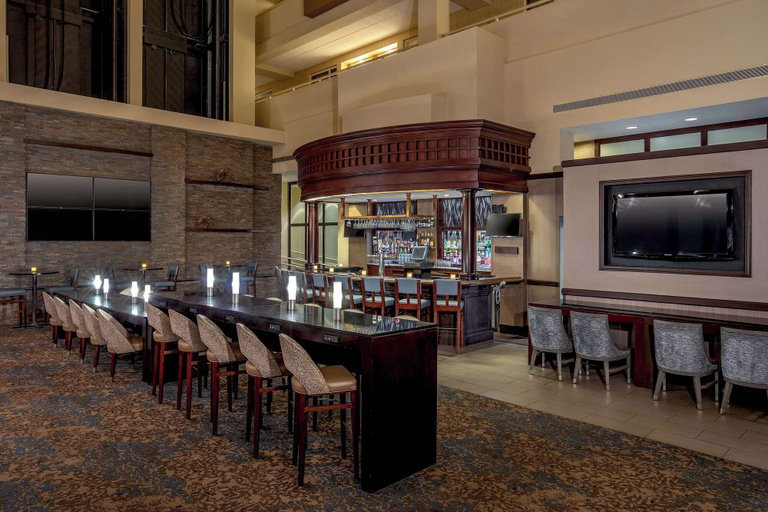 Food & Drinks 5, Embassy Suites by Hilton Boston Waltham, Middlesex