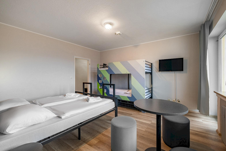 Bedroom 2, a&o Munich Hauptbahnhof, München