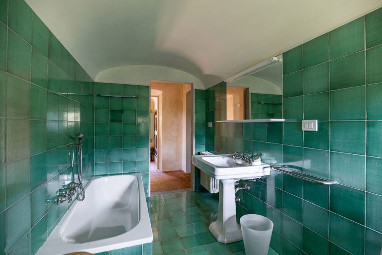 Bathroom 4, Villa Barsotti, Lucca