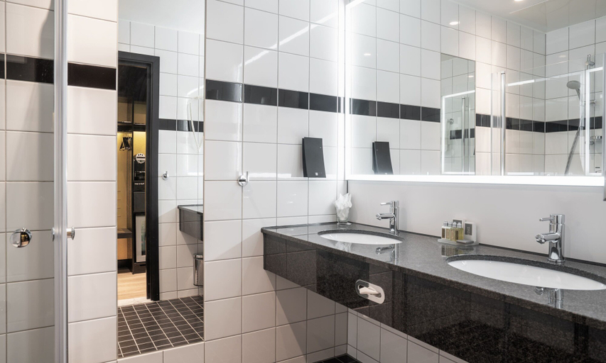 Bathroom 3, Thon Hotel Oslo Airport, Ullensaker