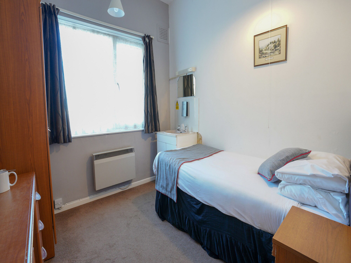 Bedroom 2, OYO Shanklin Beach Hotel, Isle of Wight