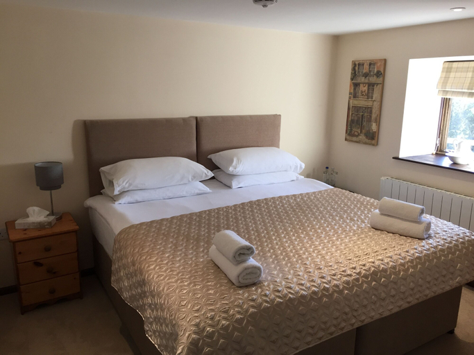 Bedroom 2, The Tollgate Inn, Wiltshire