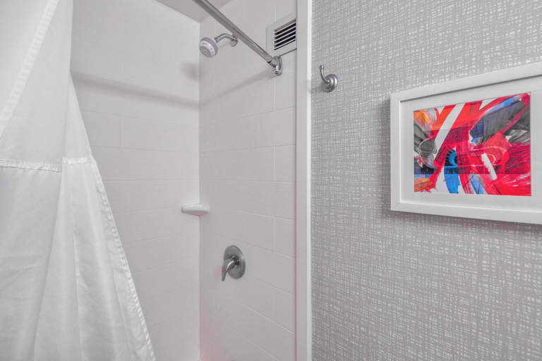 Bathroom 4, Hampton Inn Haverhill, Essex
