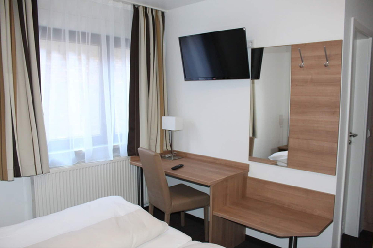 Bedroom 2, Pension Mavi, Rastatt